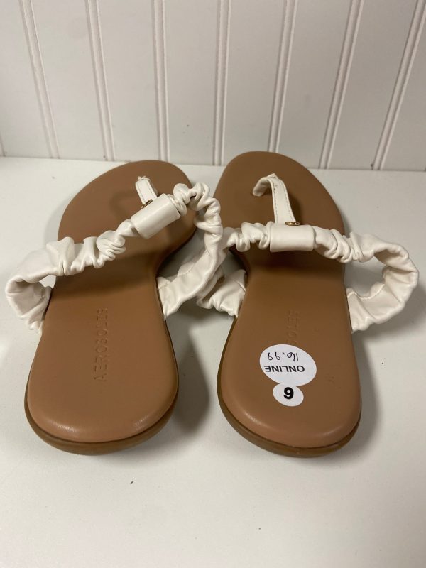 Sandals Flats By Aerosoles In White, Size: 9 For Cheap