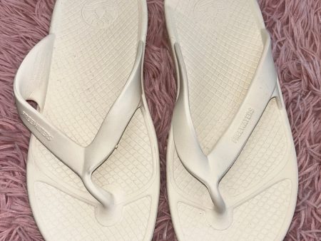 Sandals Flip Flops By Clothes Mentor In Cream, Size: 11 Cheap