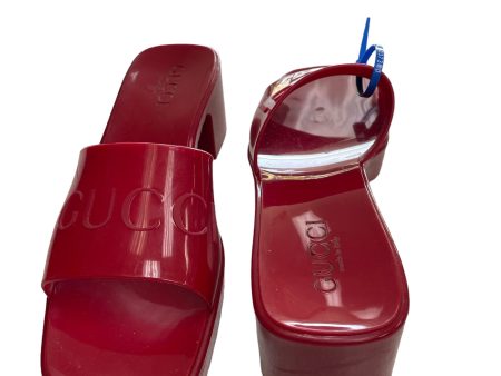 Sandals Luxury Designer By Gucci In Red, Size: 8 For Discount