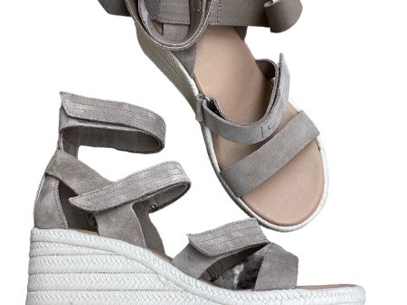 Sandals Flats By Sorel In Taupe, Size: 7.5 on Sale