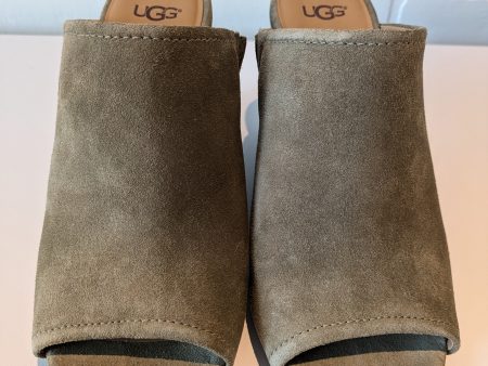 Sandals Designer By Ugg In Green, Size: 9.5 Fashion