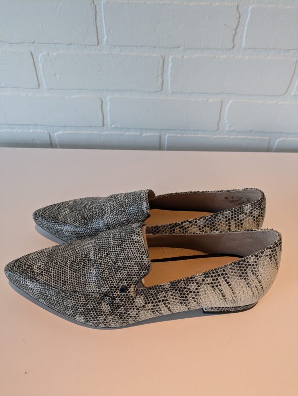 Shoes Flats By Clothes Mentor In Grey, Size: 6 Discount