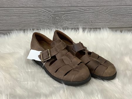 Sandals Flats By Clothes Mentor In Brown, Size: 7 Fashion